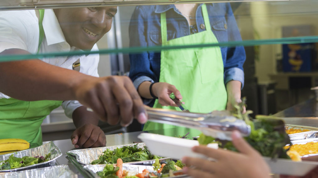 Alaska, Iowa School Districts First to Receive National Recognition Award for School Nutrition
